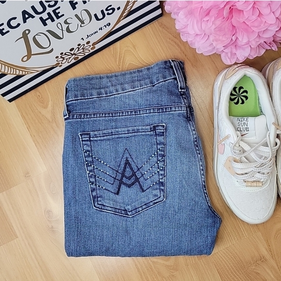 7 For All Mankind "A Pocket" Flare Leg Jeans - Picture 2 of 16